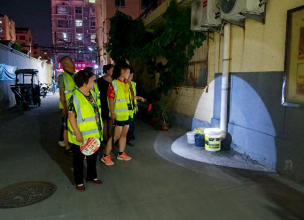 散户配资 济阳街道龙行社区开展夜间安全巡查活动